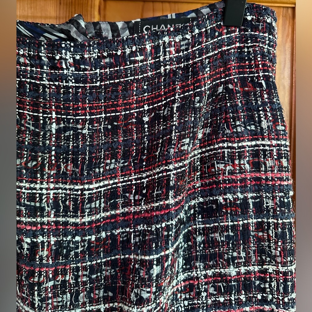 Chanel 08A Boucle Tweed Knee-Length Skirt 2008 Fall Collection by Karl Lagerfeld - Picture 6 of 16